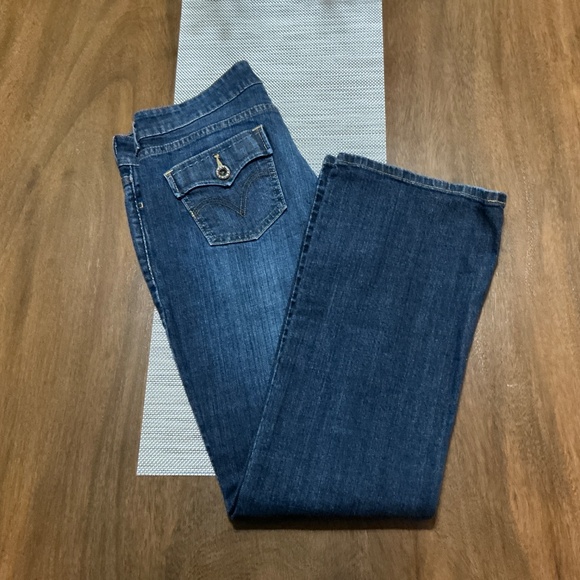 Levi’s 526 Slender Bootcut Jeans - Picture 2 of 9